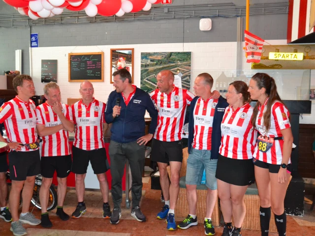 Deelnemers van het Sparta Running team in een eerdere editie